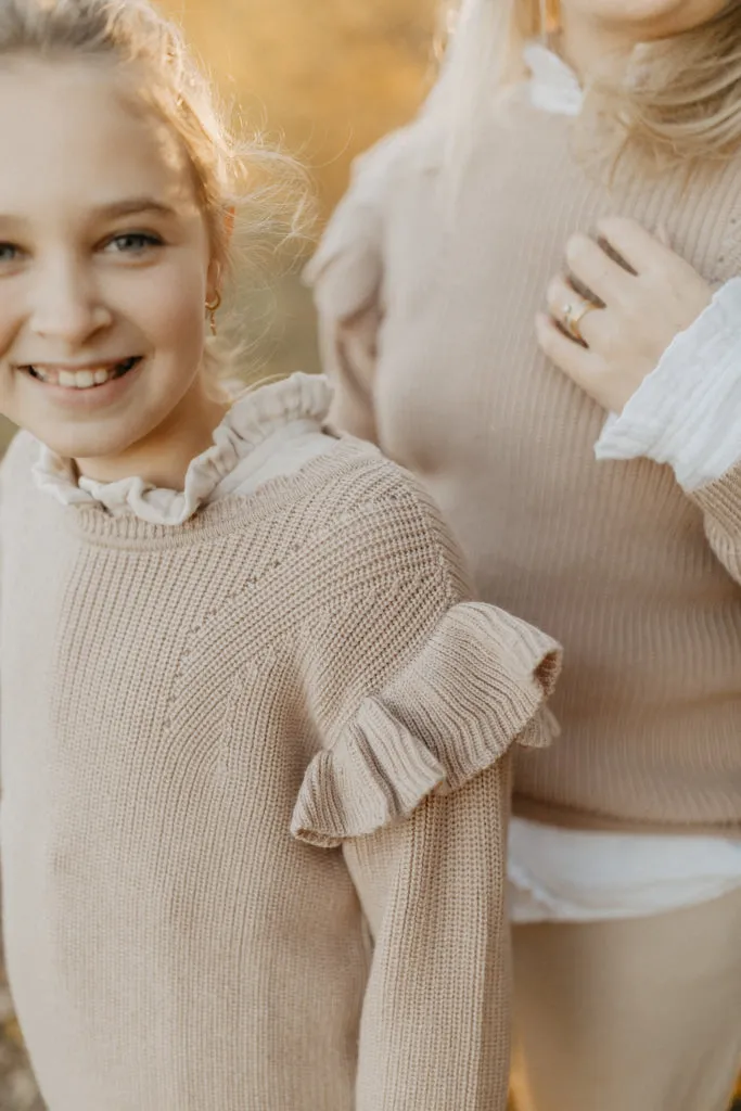Mini-Me Strickpullover 'dusty rose' mit Volants für Frauen