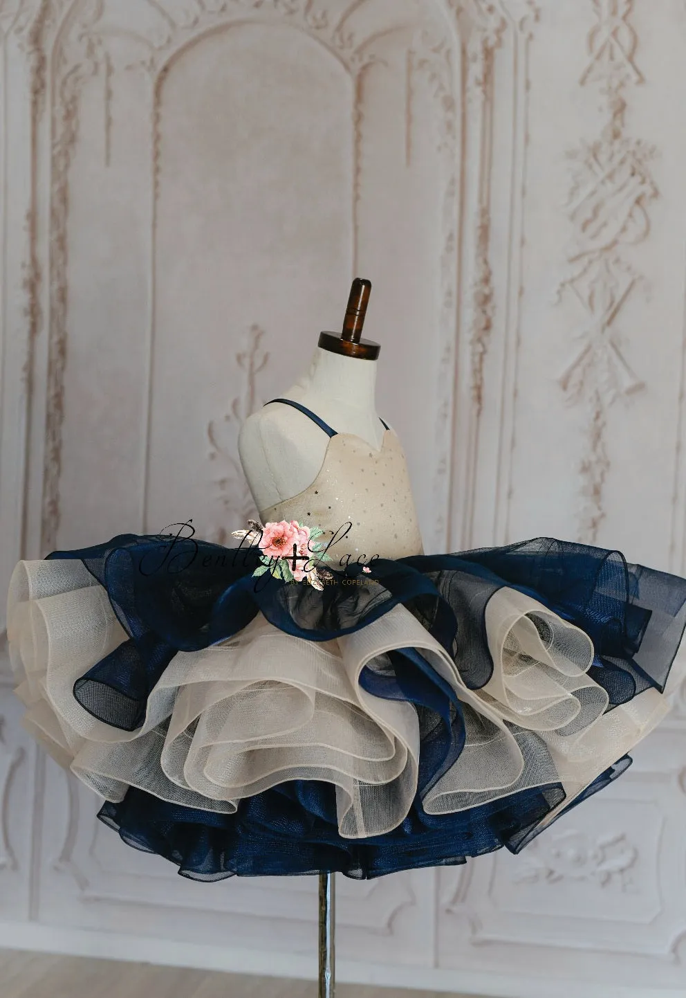 Retired rentaleuc "Celeste" champagne & Navy- petal length dress ( 4 Year - Petite 5 Year)