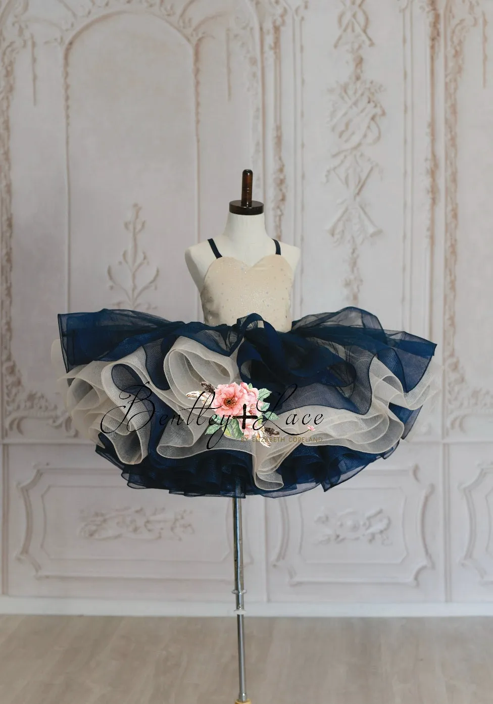 Retired rentaleuc "Celeste" champagne & Navy- petal length dress ( 4 Year - Petite 5 Year)