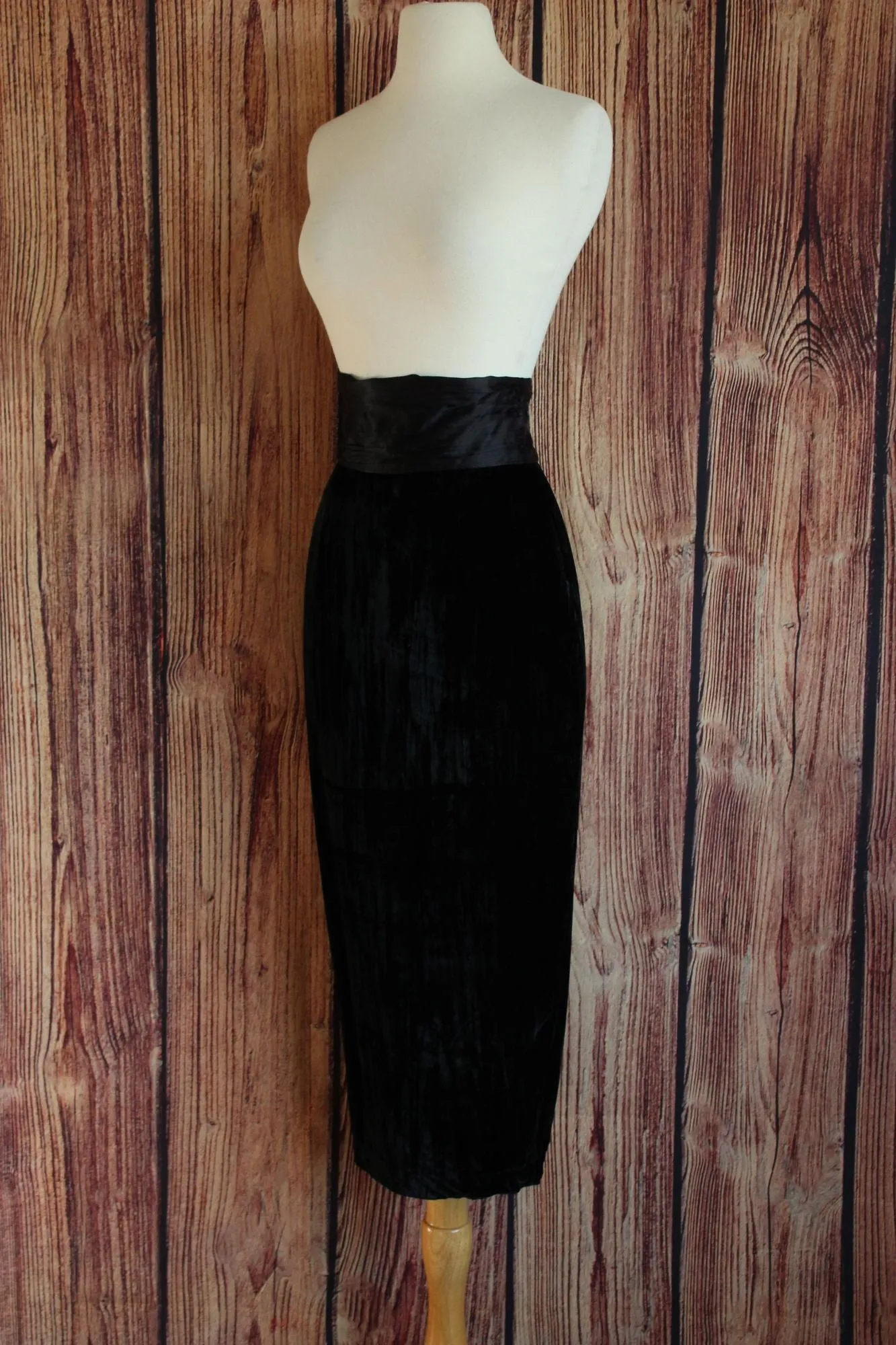Vintage 1980s 1990s Black Velvet Pencil Skirt