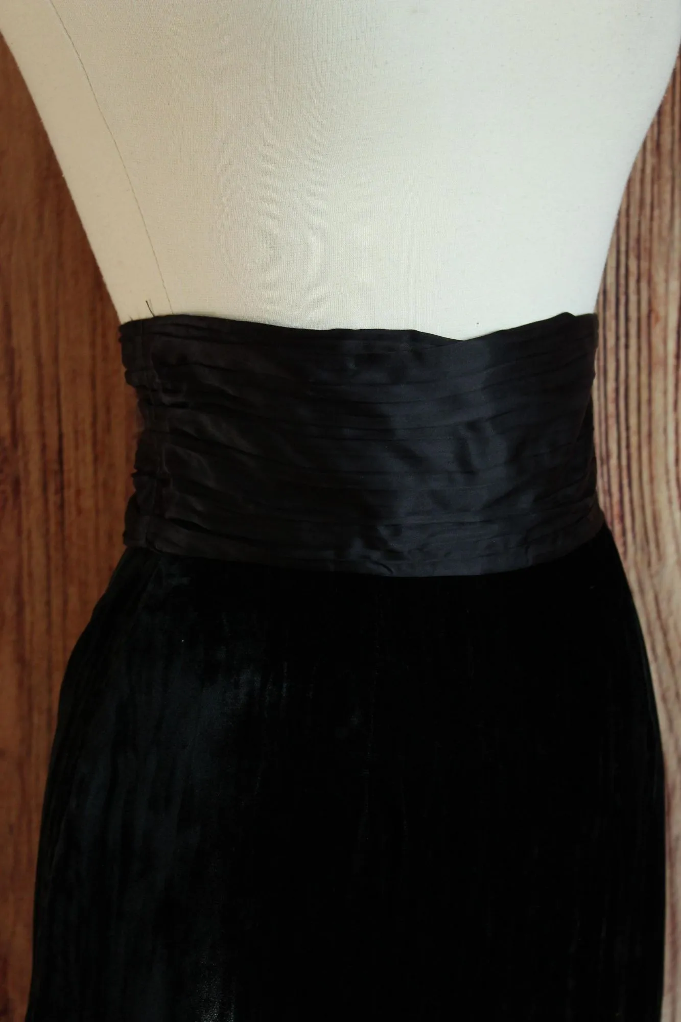 Vintage 1980s 1990s Black Velvet Pencil Skirt