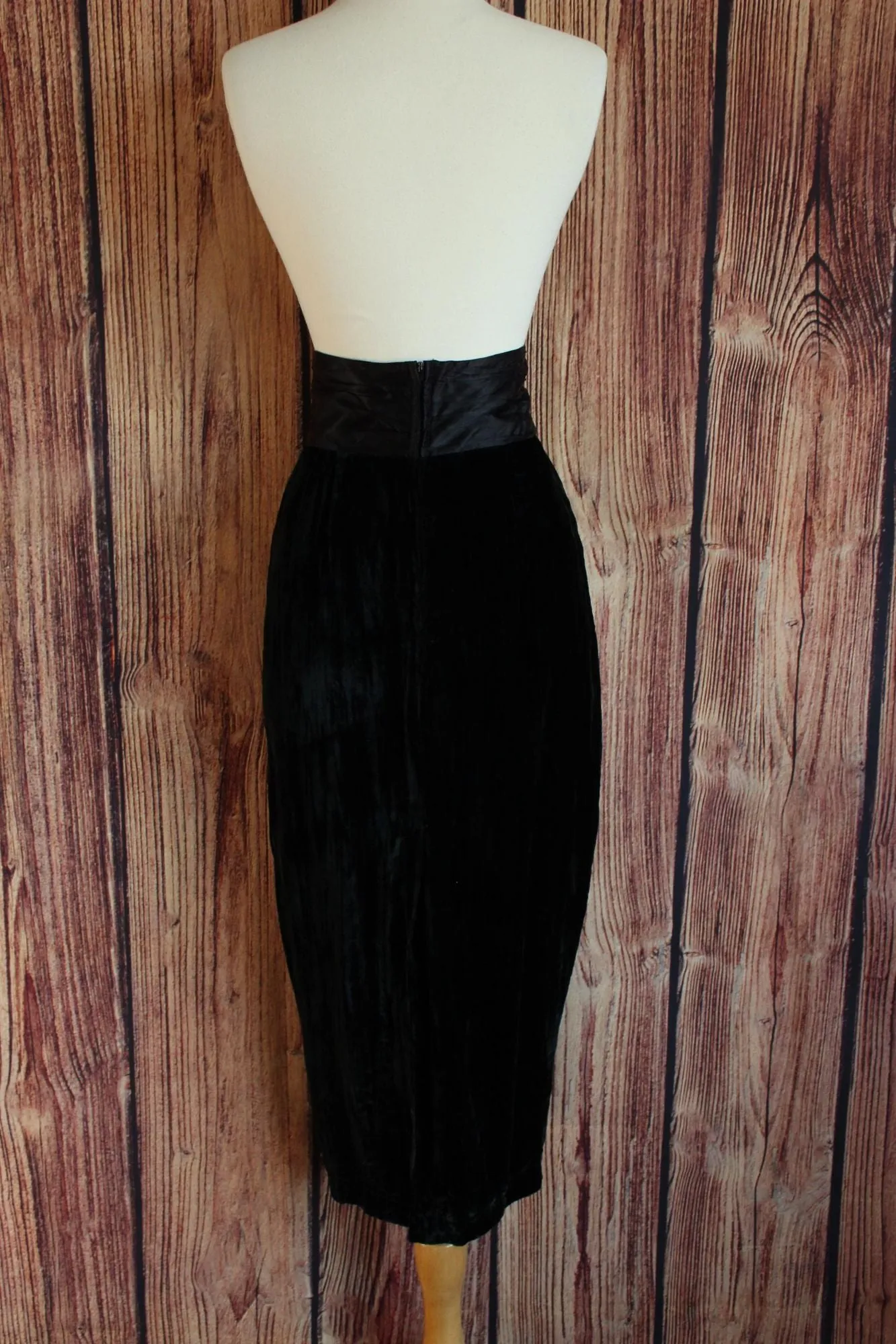 Vintage 1980s 1990s Black Velvet Pencil Skirt