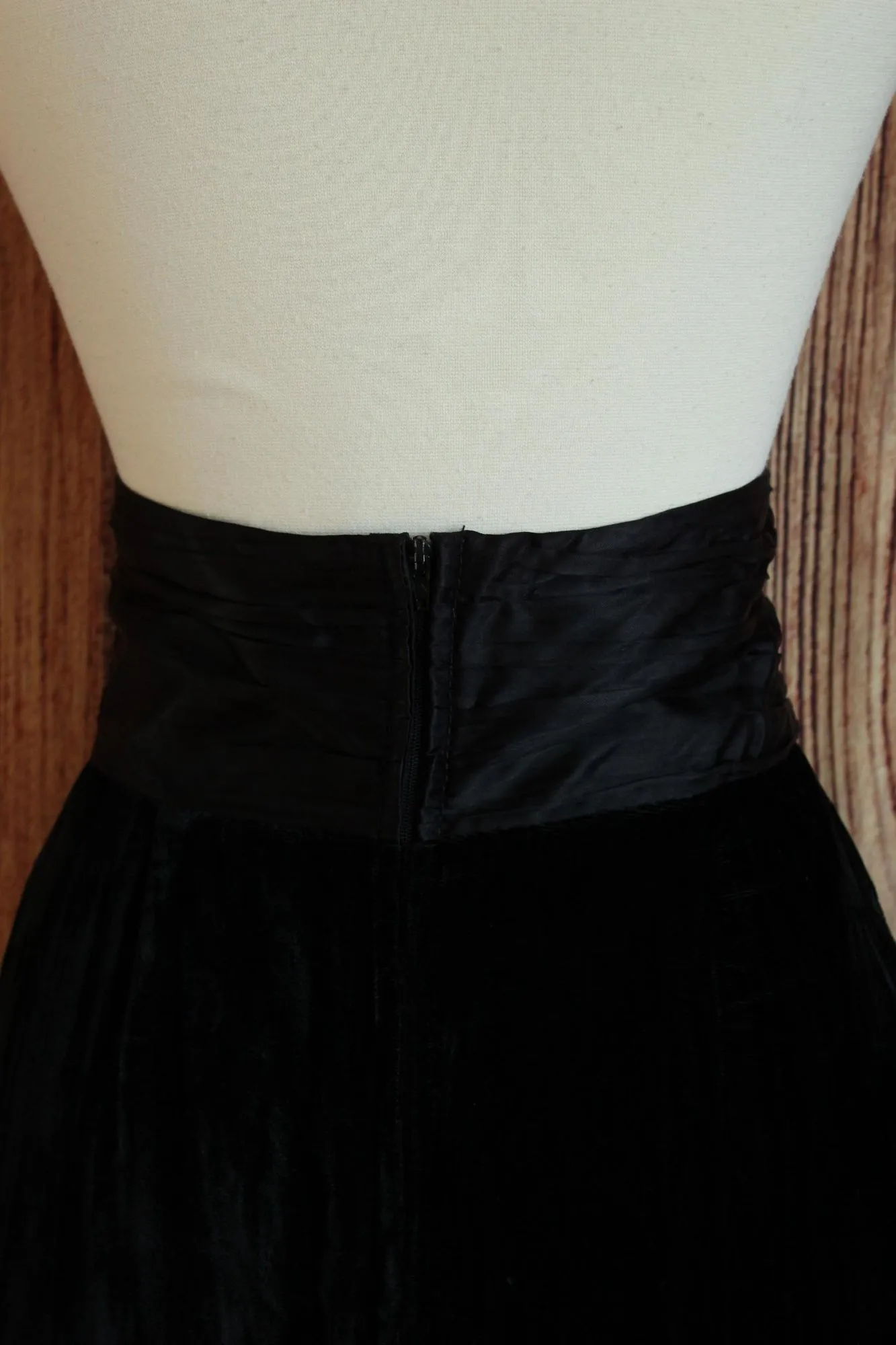 Vintage 1980s 1990s Black Velvet Pencil Skirt