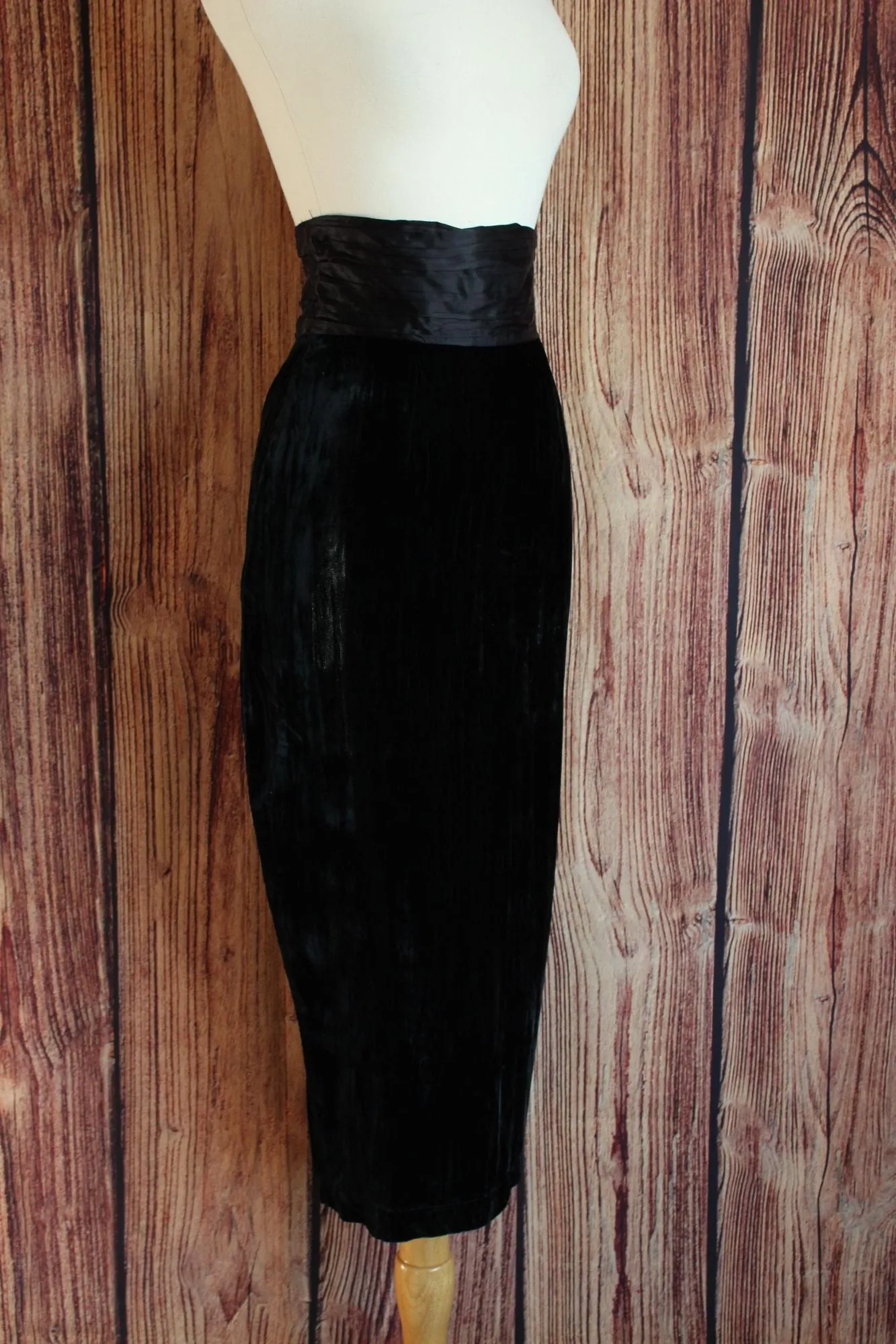 Vintage 1980s 1990s Black Velvet Pencil Skirt